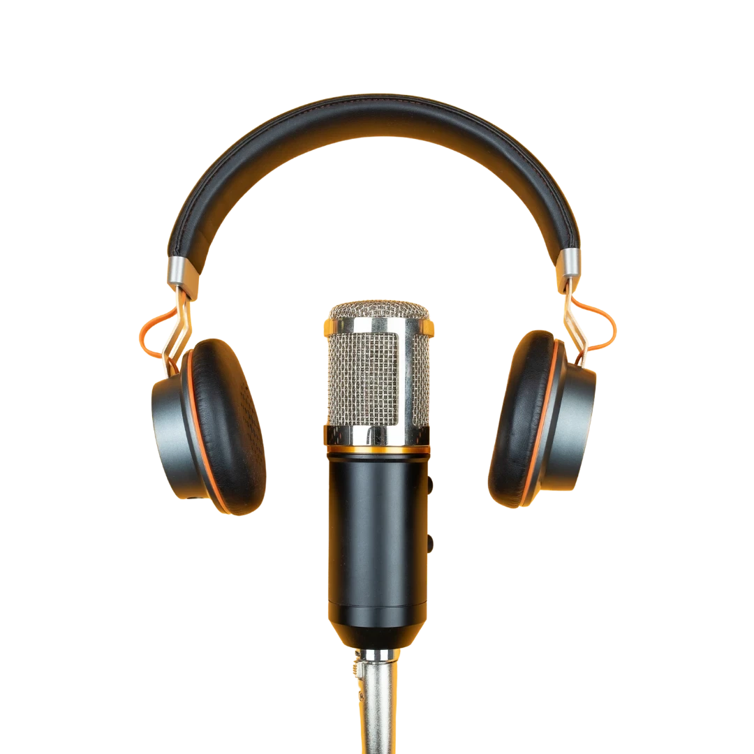 Micrófono de estudio y auriculares del programa Con Cúrcuma